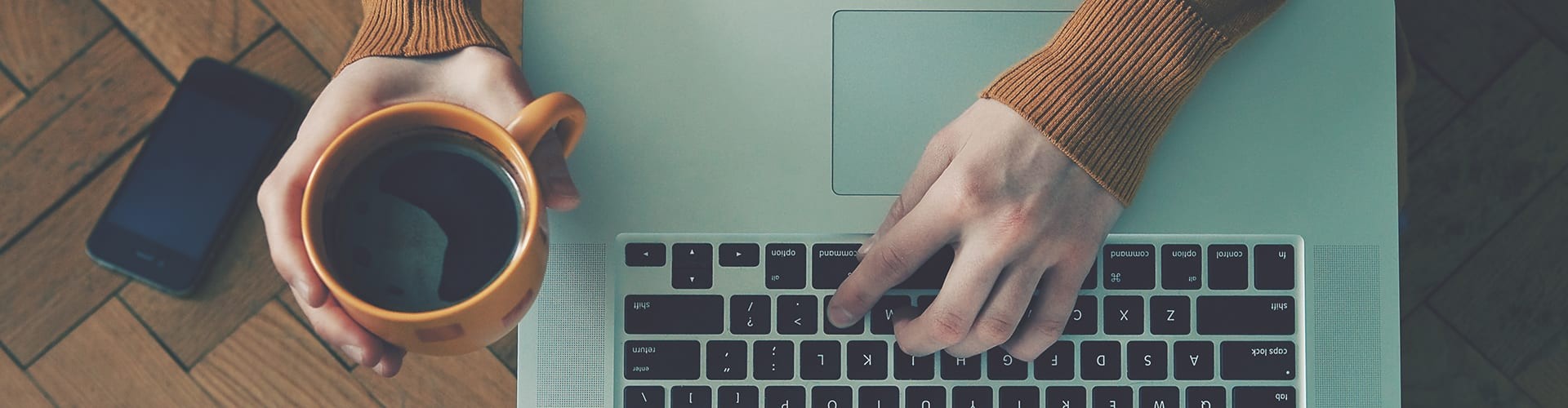 Praca online / w domu: zarabianie przez Internet w 2025