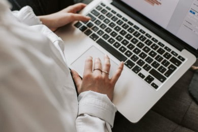 Aplikacja na stanowisko pracy - co zawiera? (+ Wzór maila)