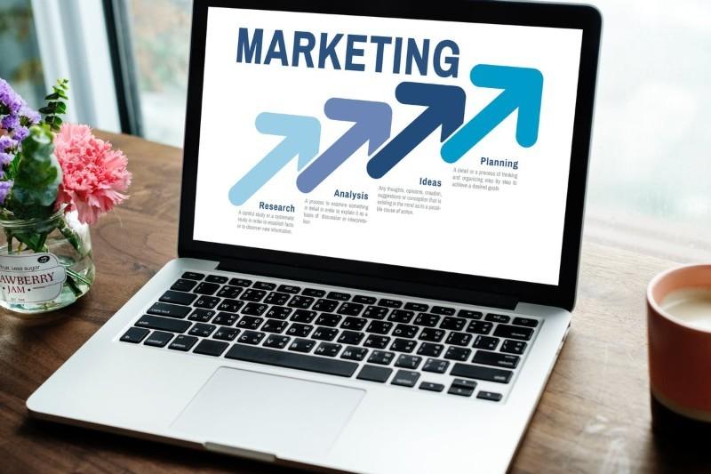 CV marketing – wzór jak napisać [+list motywacyjny]