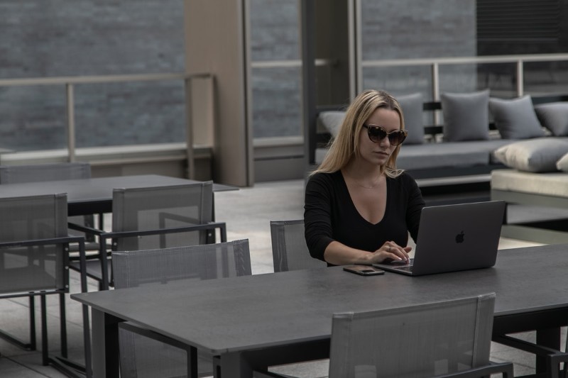 Resume co to znaczy po polsku? Czym się różni od CV?