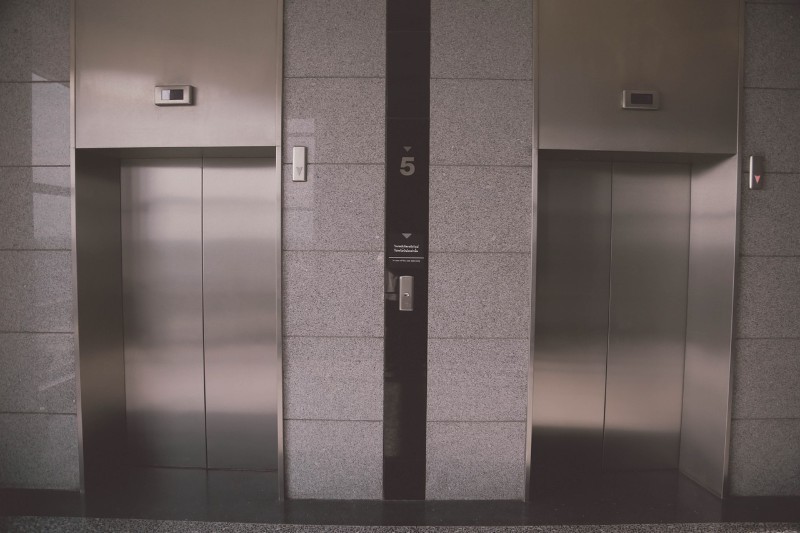 Elevator pitch, czyli błyskawiczna autoprezentacja: co zrobić by działała