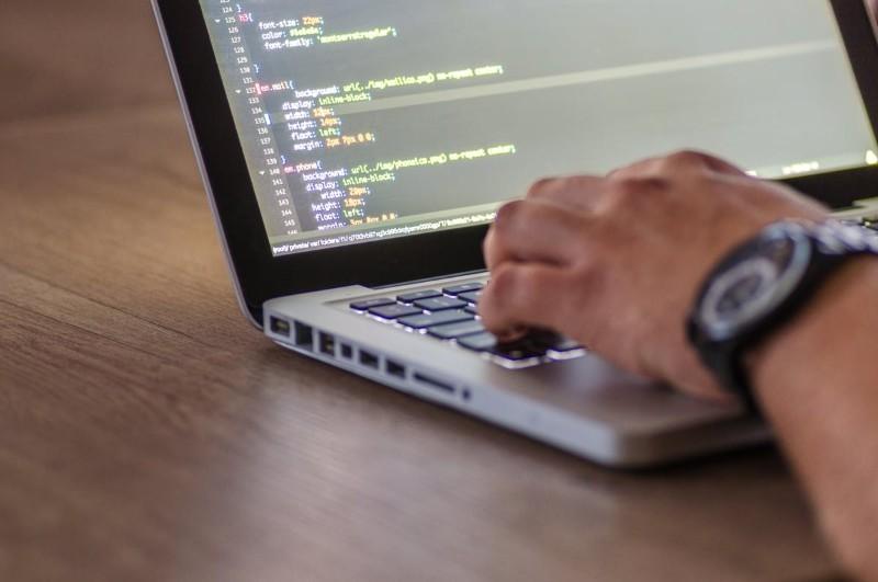 Front end developer — jak zacząć programować? [portfolio, CV, zarobki]