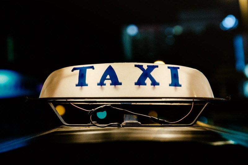 Jak zostać taksówkarzem: zarobki, kurs, egzamin i licencja taxi