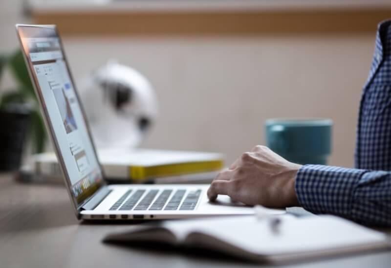 Referencje dla pracownika – wzór jak napisać pozytywną opinię