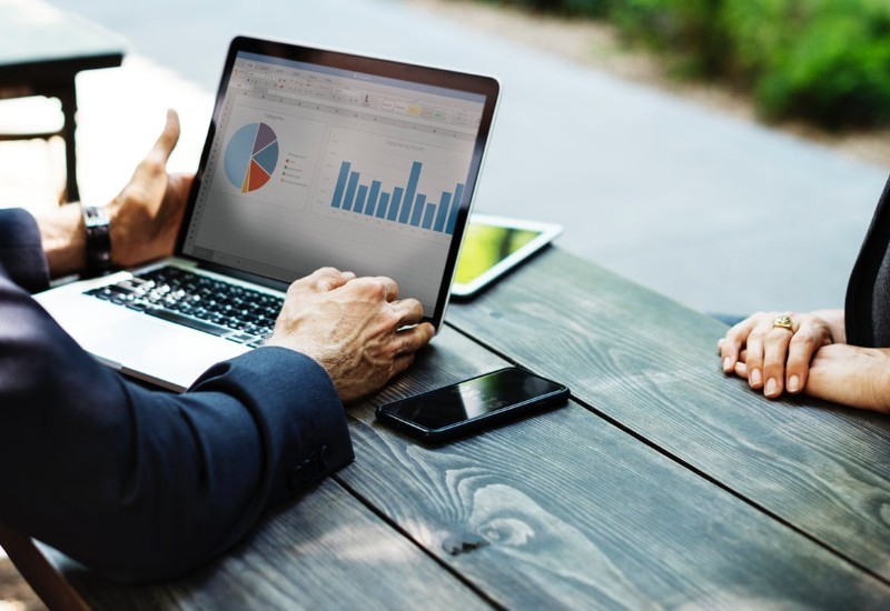 Przedstawiciel handlowy - praca, zarobki. Jak nim zostać?