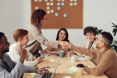 Nepotyzm — co to? Definicja i przykłady nepotyzmu w pracy