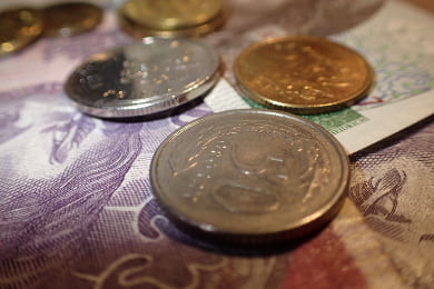 Płaca minimalna 2025 - brutto, netto (na rękę) i za godzinę