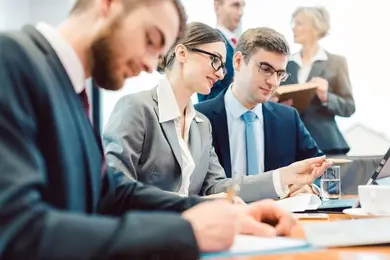 Komunikatywność i praca zespołowa w CV [Raport 2025]