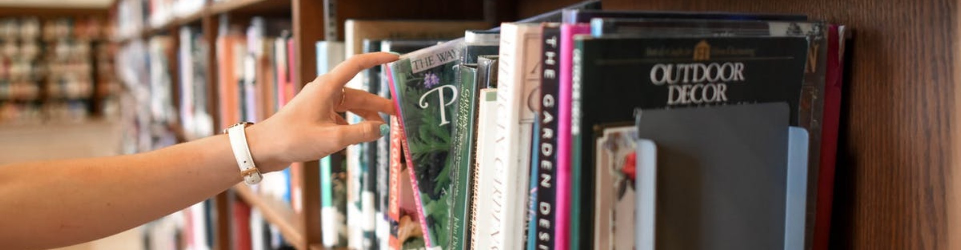 Praca w bibliotece - ile zarabia bibliotekarz? Gdzie szukać pracy?