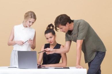 Stosunek pracy — definicja z Kodeksu pracy [+ Jakie umowy?]