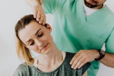 Świadczenie rehabilitacyjne: komu przysługuje, ile wynosi