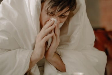 Zasiłek chorobowy 2025 - komu przysługuje, ile wynosi