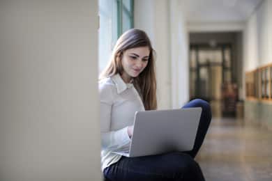 ZUS ZWUA - co to jest? Jak wypełnić druk online w 2022?